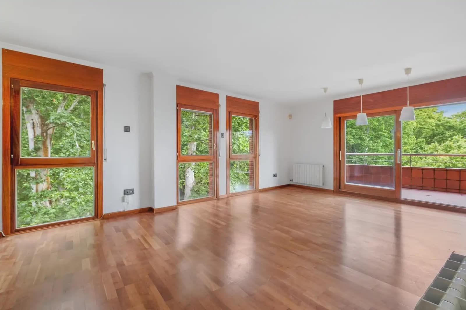 3 quarto Apartamento para arrendar em Girona cidade com garagem - 1 195 € (Ref: 9751103)