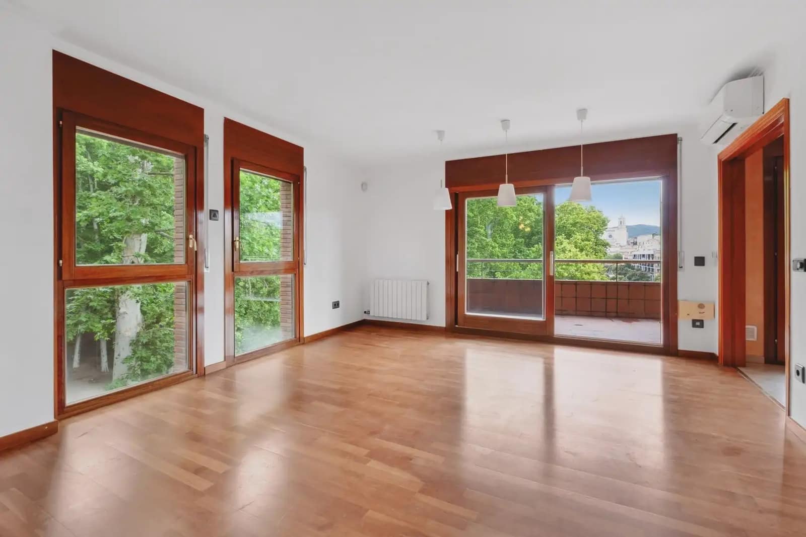 3 quarto Apartamento para arrendar em Girona cidade com garagem - 1 195 € (Ref: 9751103)