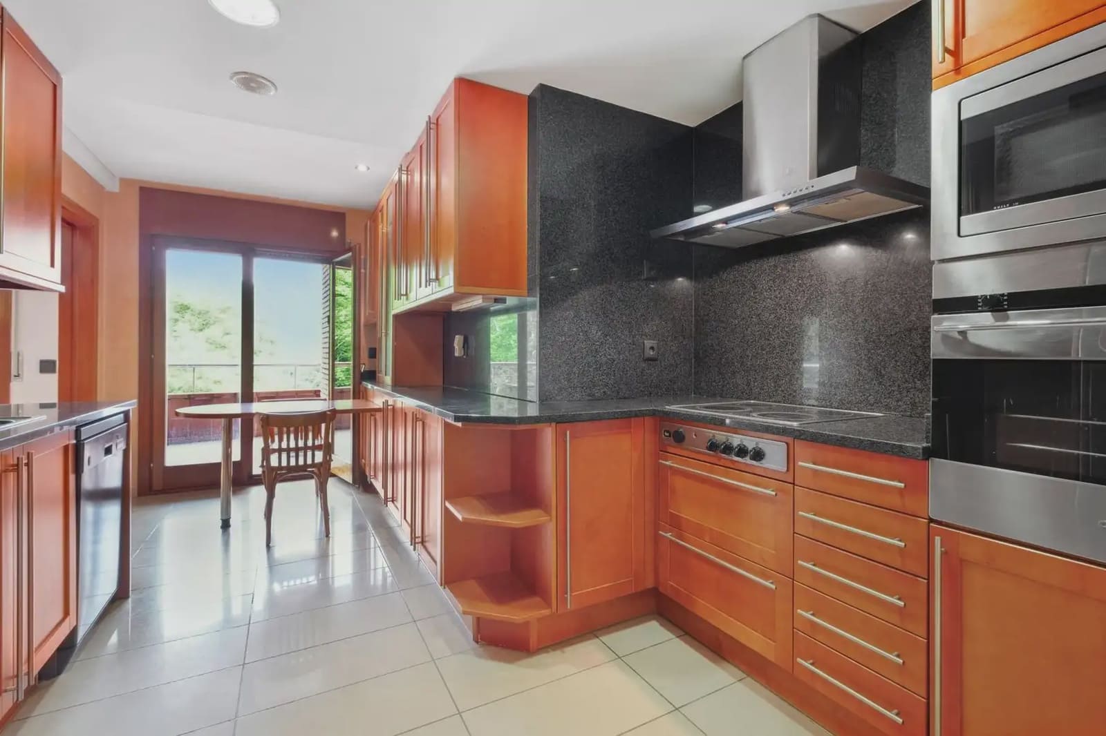 3 quarto Apartamento para arrendar em Girona cidade com garagem - 1 195 € (Ref: 9751103)