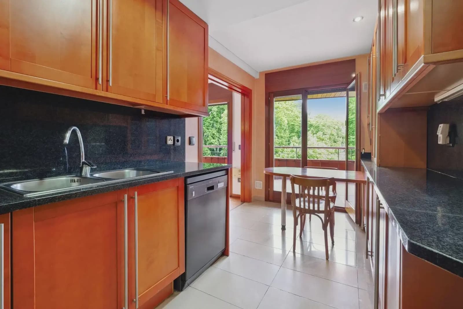 3 quarto Apartamento para arrendar em Girona cidade com garagem - 1 195 € (Ref: 9751103)