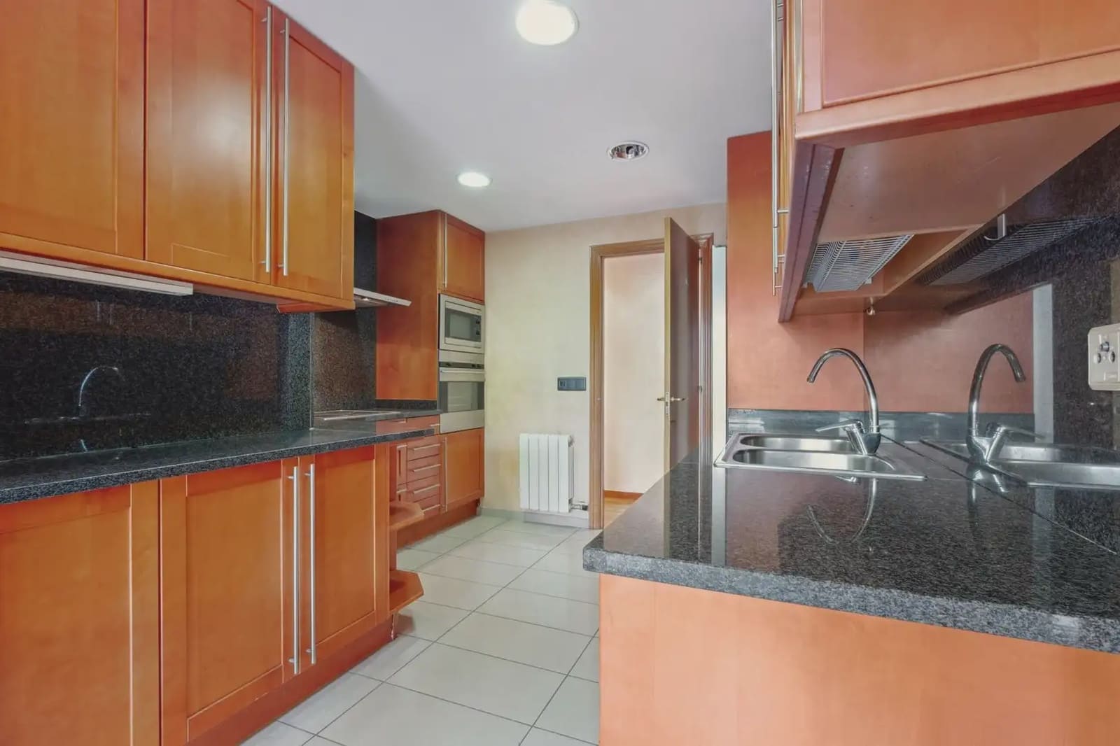 3 quarto Apartamento para arrendar em Girona cidade com garagem - 1 195 € (Ref: 9751103)
