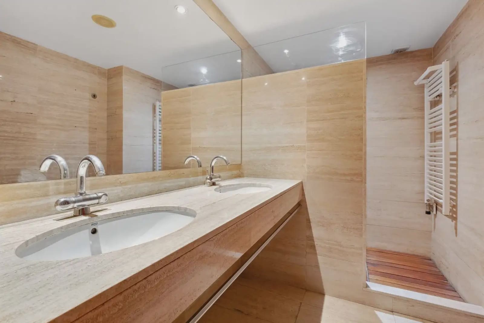 3 quarto Apartamento para arrendar em Girona cidade com garagem - 1 195 € (Ref: 9751103)