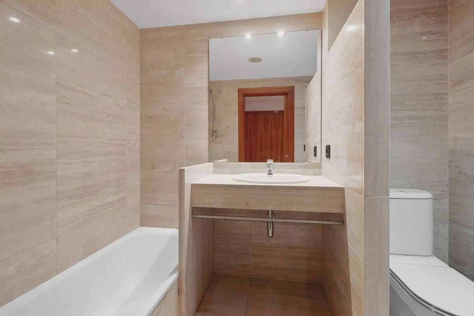 3 quarto Apartamento para arrendar em Girona cidade com garagem - 1 195 € (Ref: 9751103)