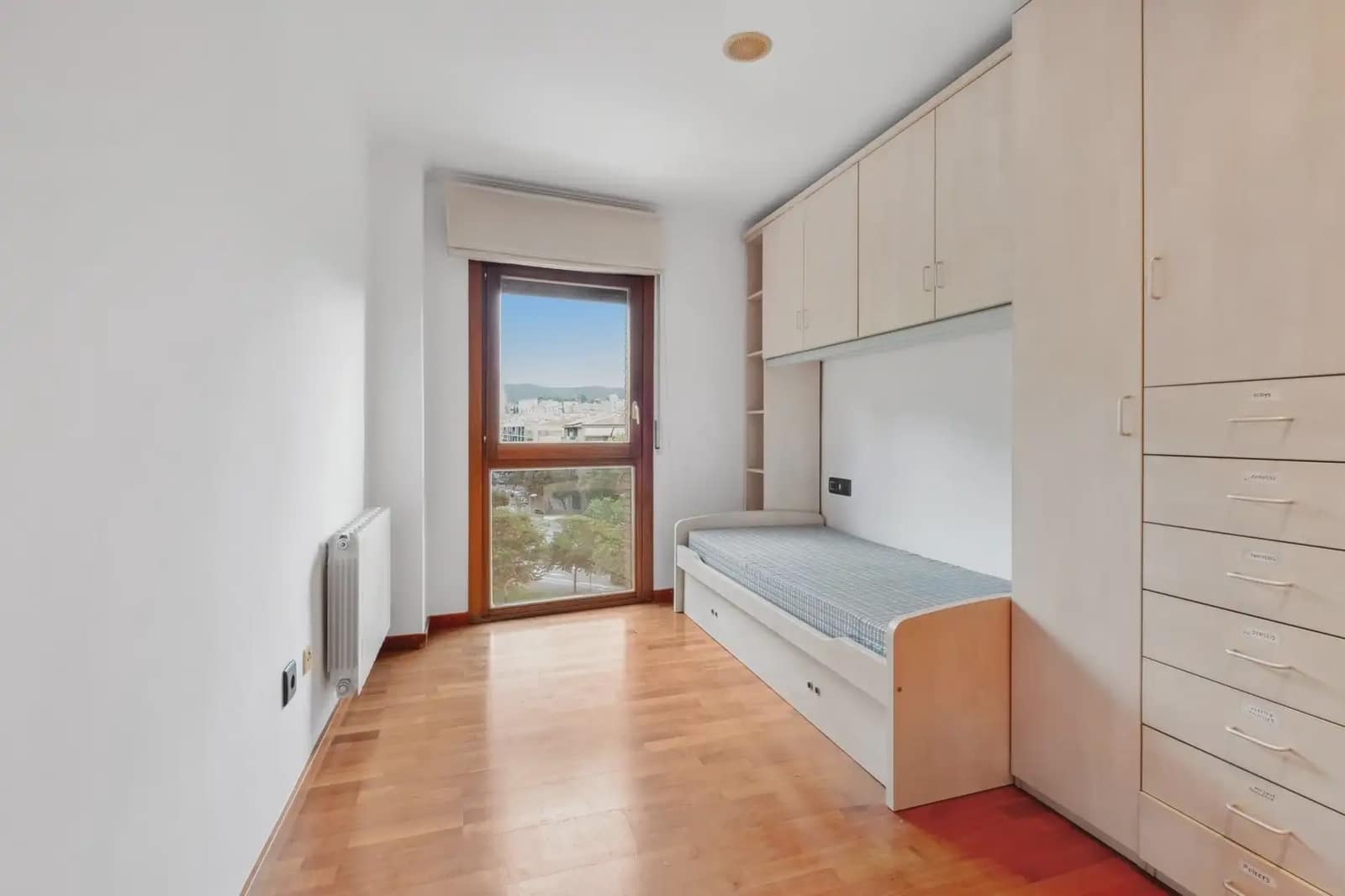 3 quarto Apartamento para arrendar em Girona cidade com garagem - 1 195 € (Ref: 9751103)