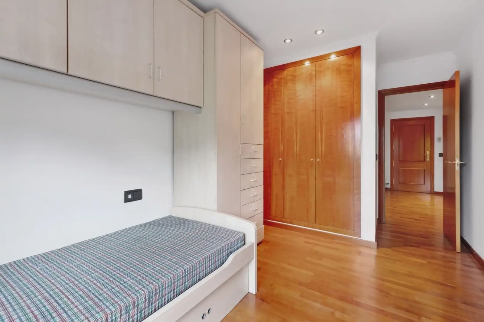 3 quarto Apartamento para arrendar em Girona cidade com garagem - 1 195 € (Ref: 9751103)