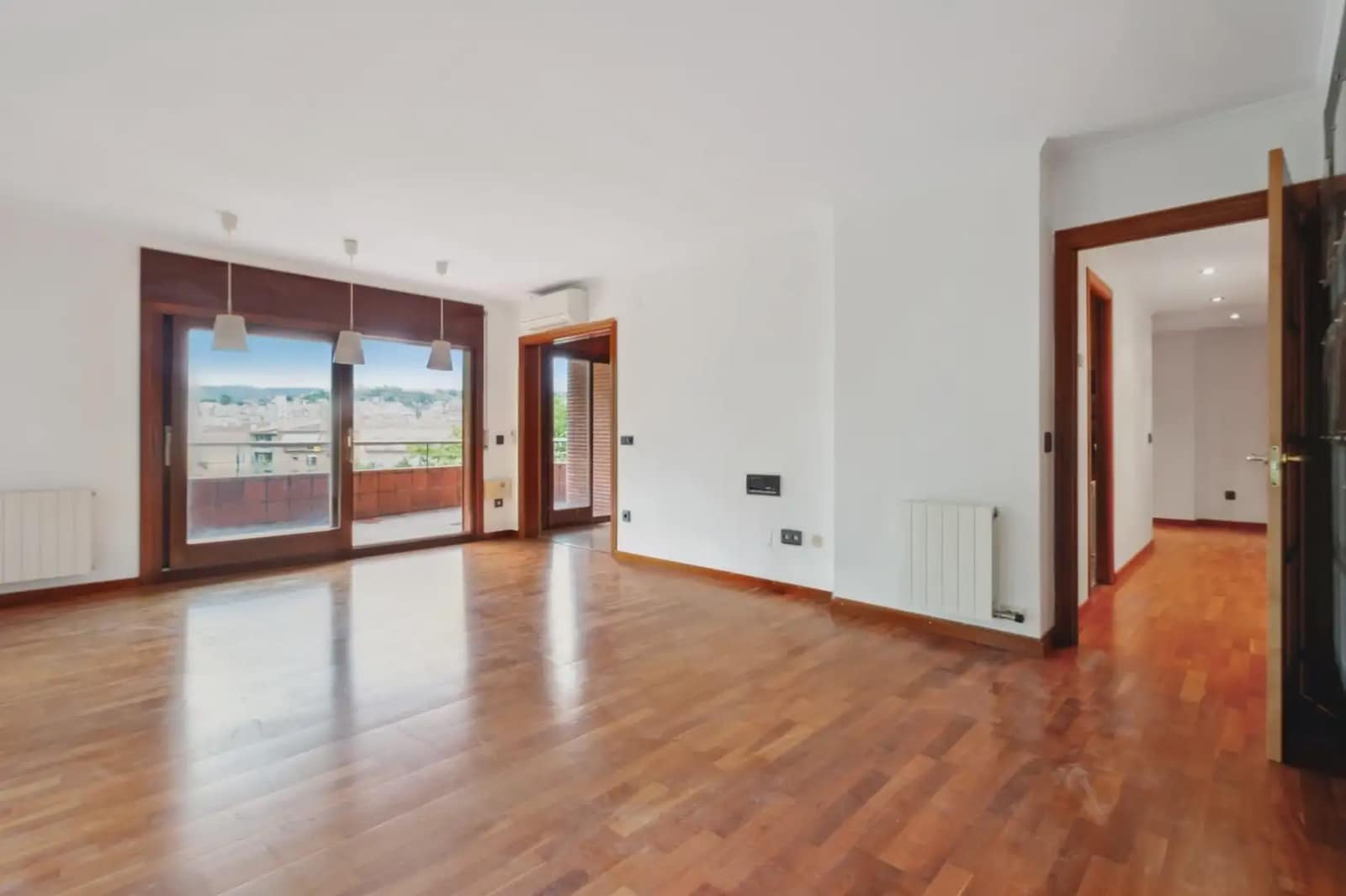 3 quarto Apartamento para arrendar em Girona cidade com garagem - 1 195 € (Ref: 9751103)