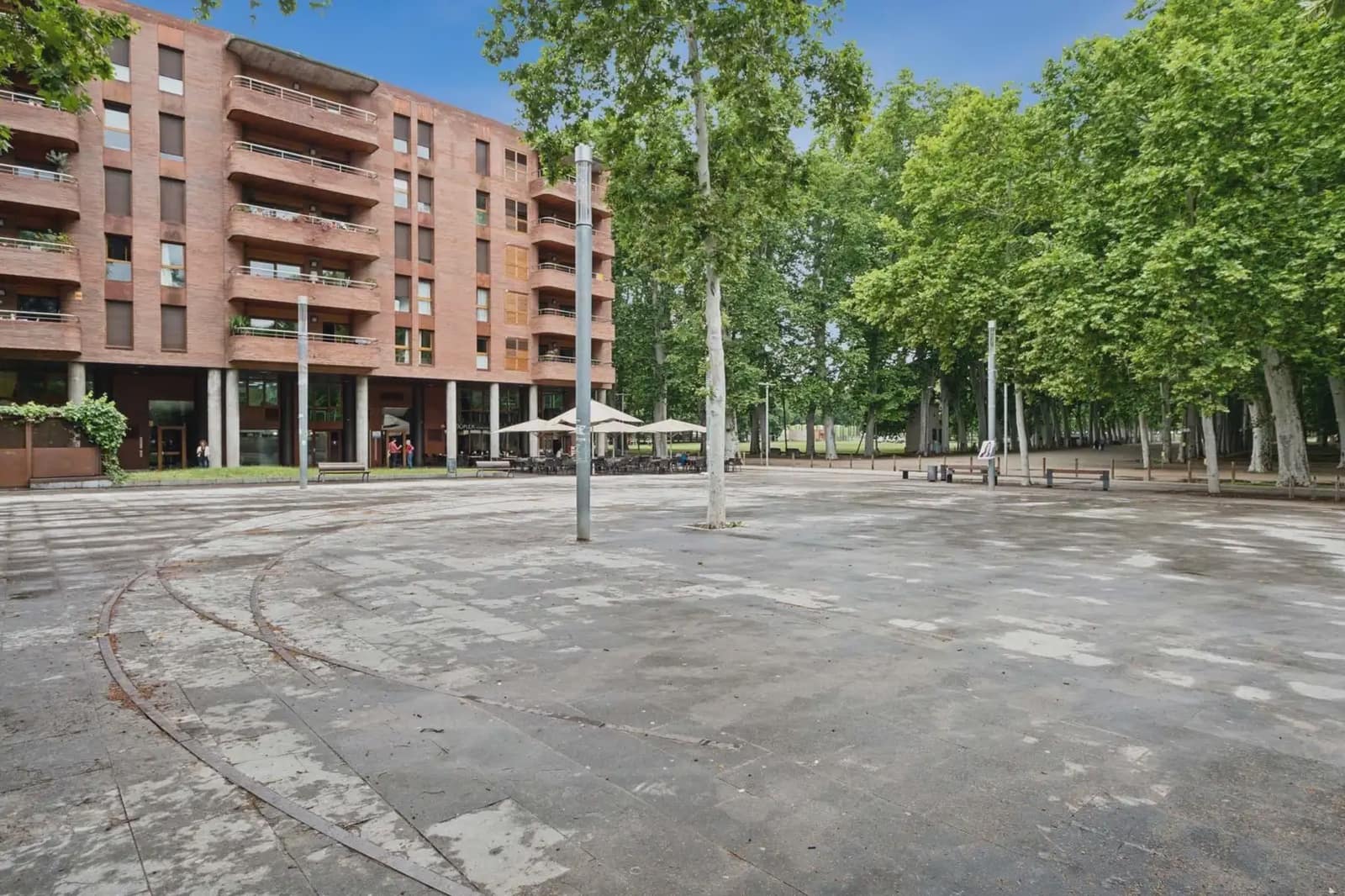 3 quarto Apartamento para arrendar em Girona cidade com garagem - 1 195 € (Ref: 9751103)