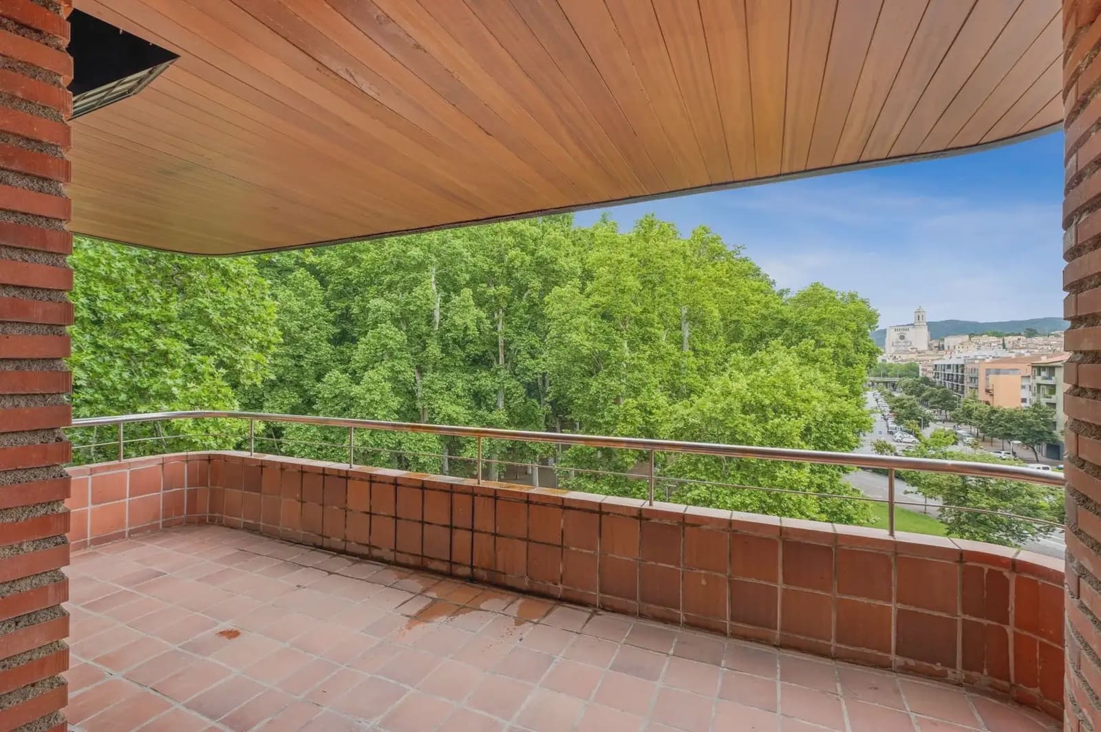 3 quarto Apartamento para arrendar em Girona cidade com garagem - 1 195 € (Ref: 9751103)