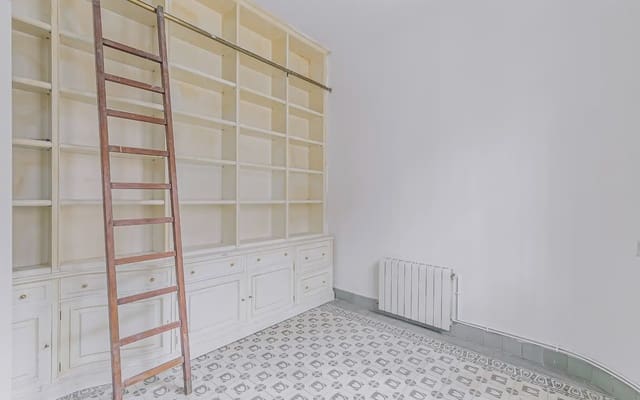 5 soveværelse Villa til salg i El Guinardó, Barcelona by - € 750.000 (Ref: 9758823)