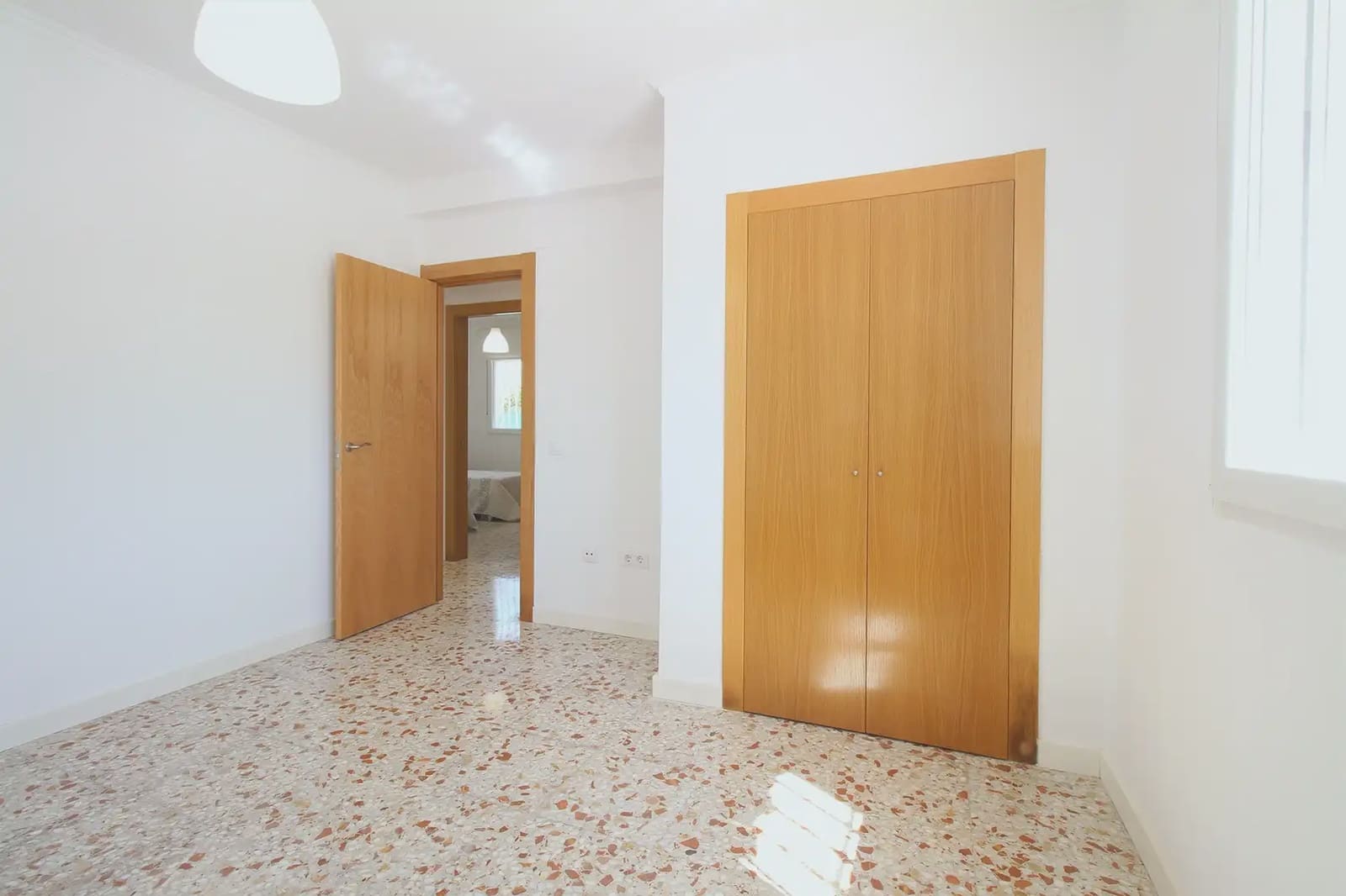 4 sypialnia Willa na sprzedaż w Miasto Albacete z basenem garażem - 339 000 € (Ref: 9775957)