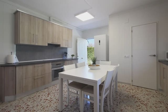 4 sypialnia Willa na sprzedaż w Aguas Nuevas, Miasto Albacete z basenem garażem - 339 000 € (Ref: 9775957)