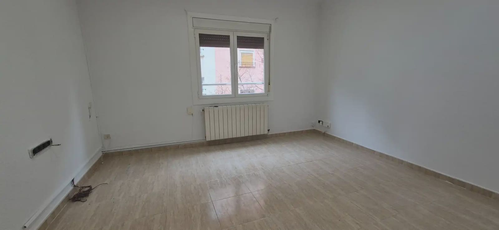 3 slaapkamer Flat te koop in Barcelona stad - € 235.000 (Ref: 9778458)