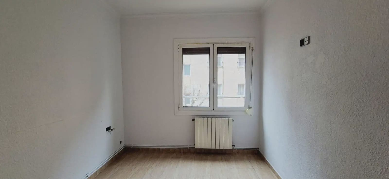 3 slaapkamer Flat te koop in Barcelona stad - € 235.000 (Ref: 9778458)