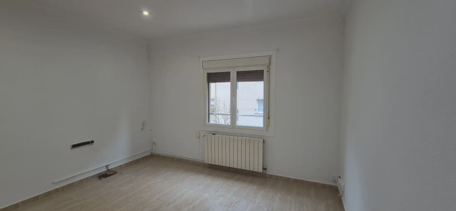 3 slaapkamer Flat te koop in Barcelona stad - € 235.000 (Ref: 9778458)