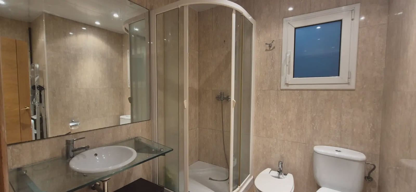 3 slaapkamer Flat te koop in Barcelona stad - € 235.000 (Ref: 9778458)