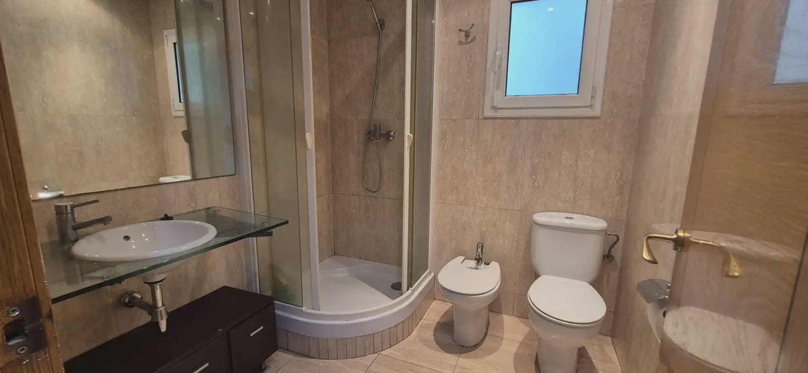 3 slaapkamer Flat te koop in Barcelona stad - € 235.000 (Ref: 9778458)