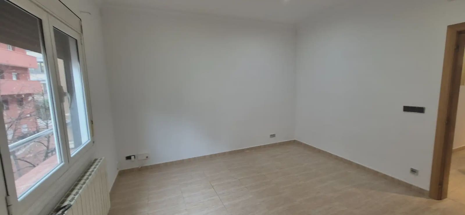 3 slaapkamer Flat te koop in Barcelona stad - € 235.000 (Ref: 9778458)