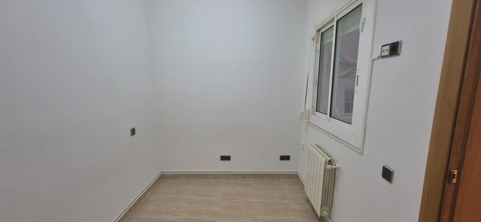 3 slaapkamer Flat te koop in Barcelona stad - € 235.000 (Ref: 9778458)