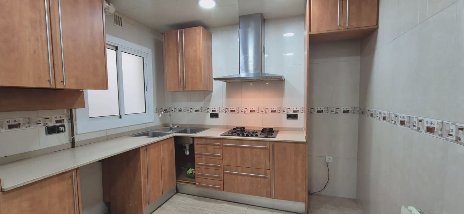 3 slaapkamer Flat te koop in Barcelona stad - € 235.000 (Ref: 9778458)