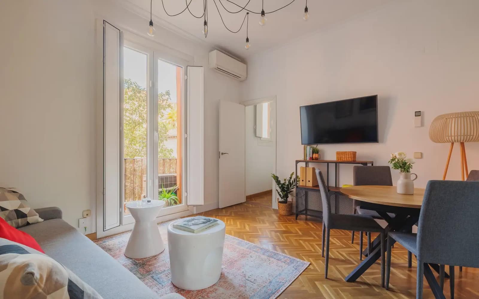 2 soveværelse Lejlighed til leje i Madrid by - € 2.400 (Ref: 9778898)