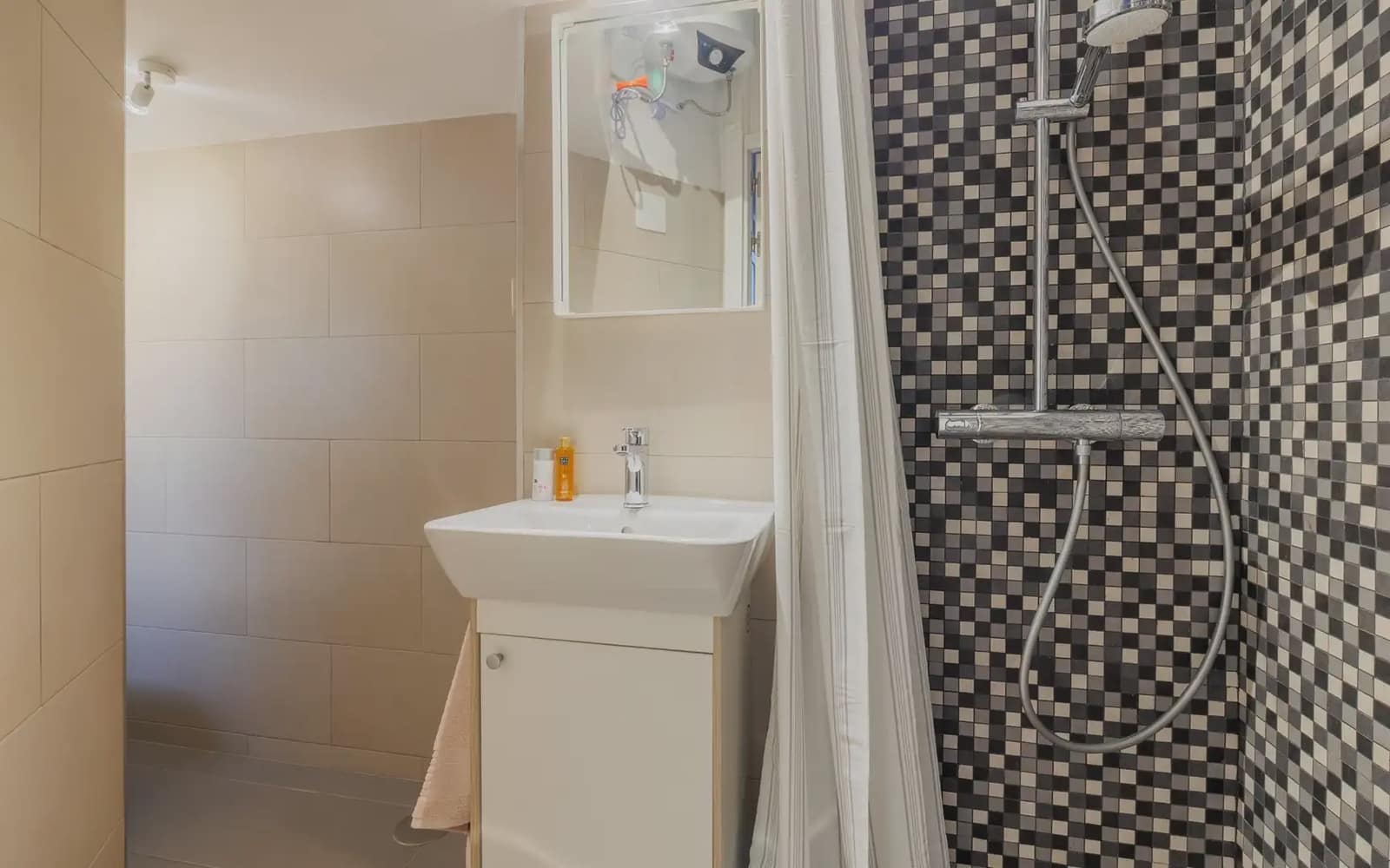 2 soveværelse Lejlighed til leje i Madrid by - € 2.400 (Ref: 9778898)