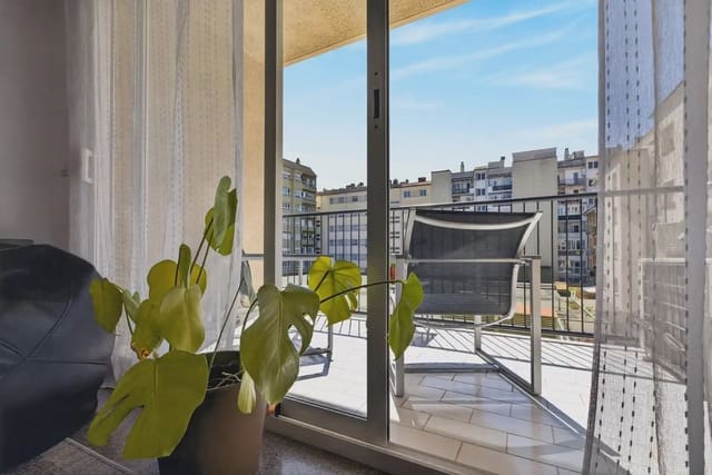 3 slaapkamer Flat te koop in Gerona stad met garage - € 345.000 (Ref: 9779165)