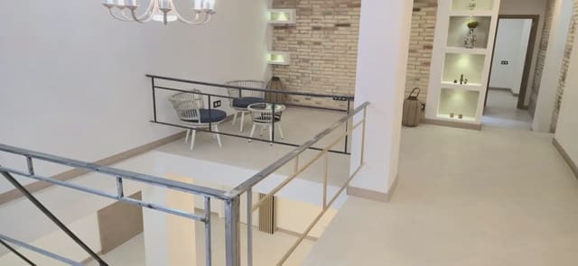 4 slaapkamer Flat te koop in El Poble Sec, Barcelona stad - € 420.000 (Ref: 9781412)