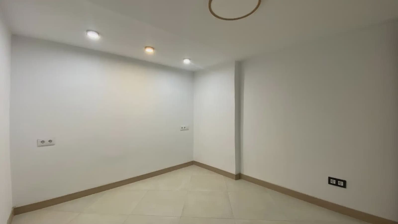 4 slaapkamer Flat te koop in Barcelona stad - € 420.000 (Ref: 9781412)