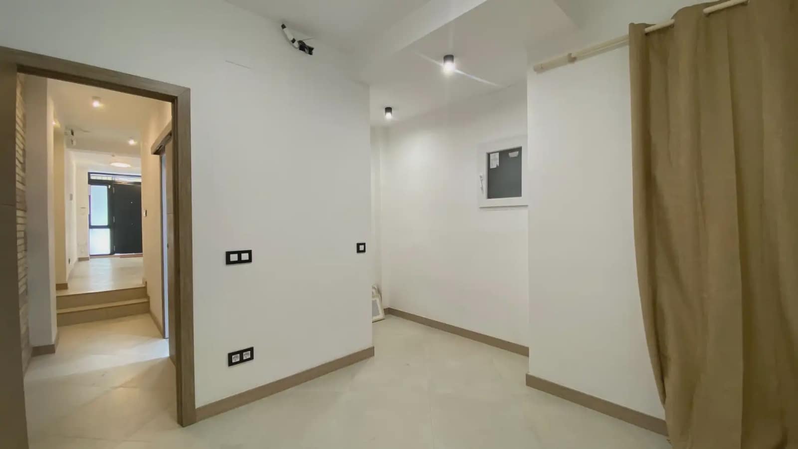 4 slaapkamer Flat te koop in Barcelona stad - € 420.000 (Ref: 9781412)