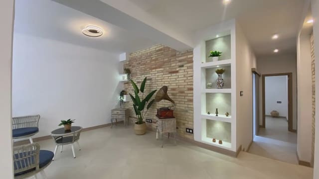 4 slaapkamer Flat te koop in El Poble Sec, Barcelona stad - € 420.000 (Ref: 9781412)