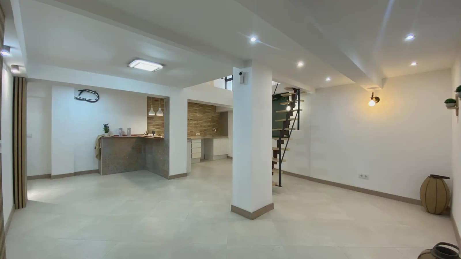 4 slaapkamer Flat te koop in Barcelona stad - € 420.000 (Ref: 9781412)