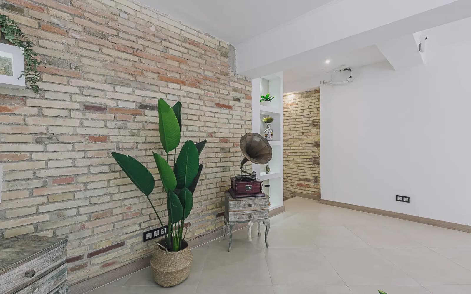 4 sovrum Lägenhet till salu i Barcelona stad - 389 000 € (Ref: 9781412)