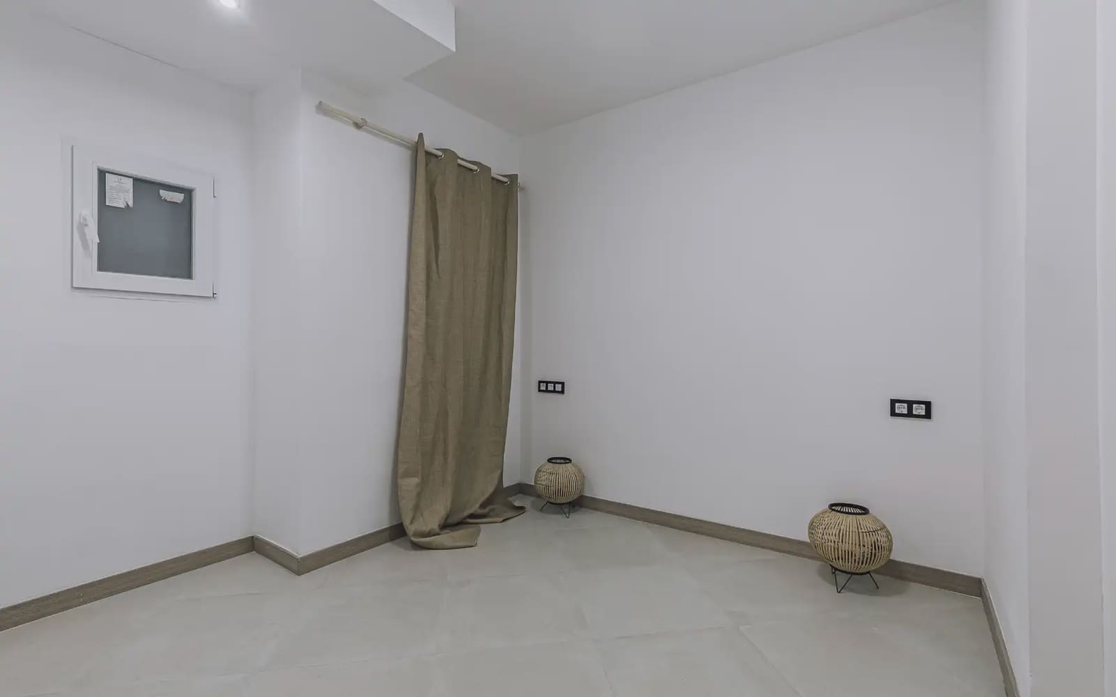 4 sovrum Lägenhet till salu i Barcelona stad - 389 000 € (Ref: 9781412)