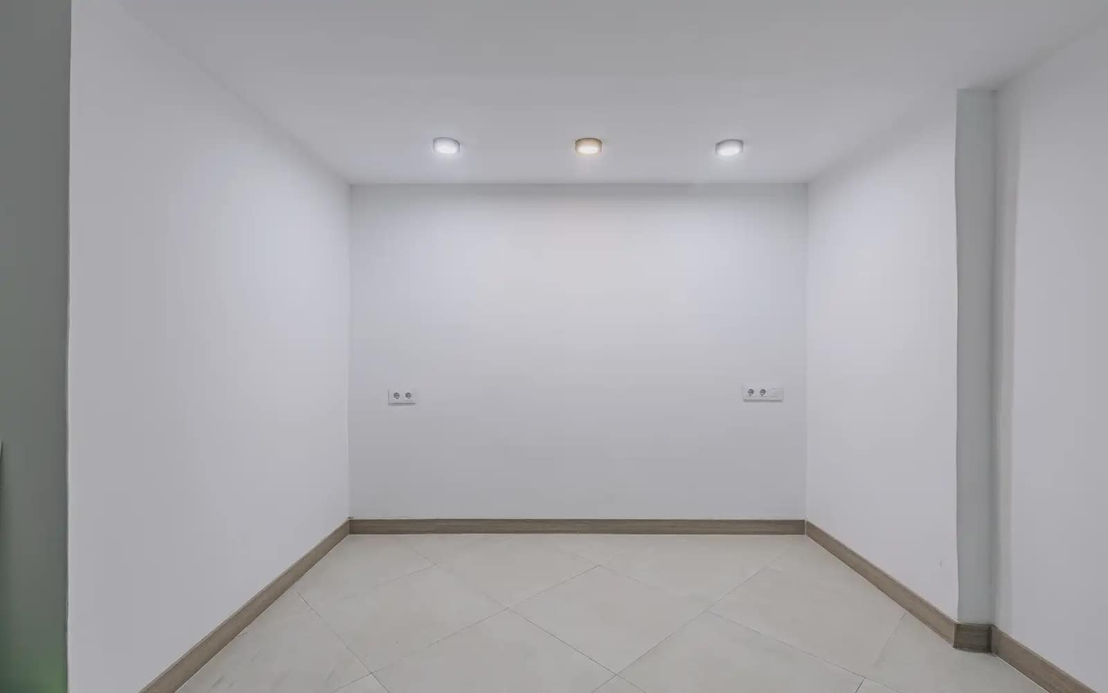 4 sovrum Lägenhet till salu i Barcelona stad - 389 000 € (Ref: 9781412)