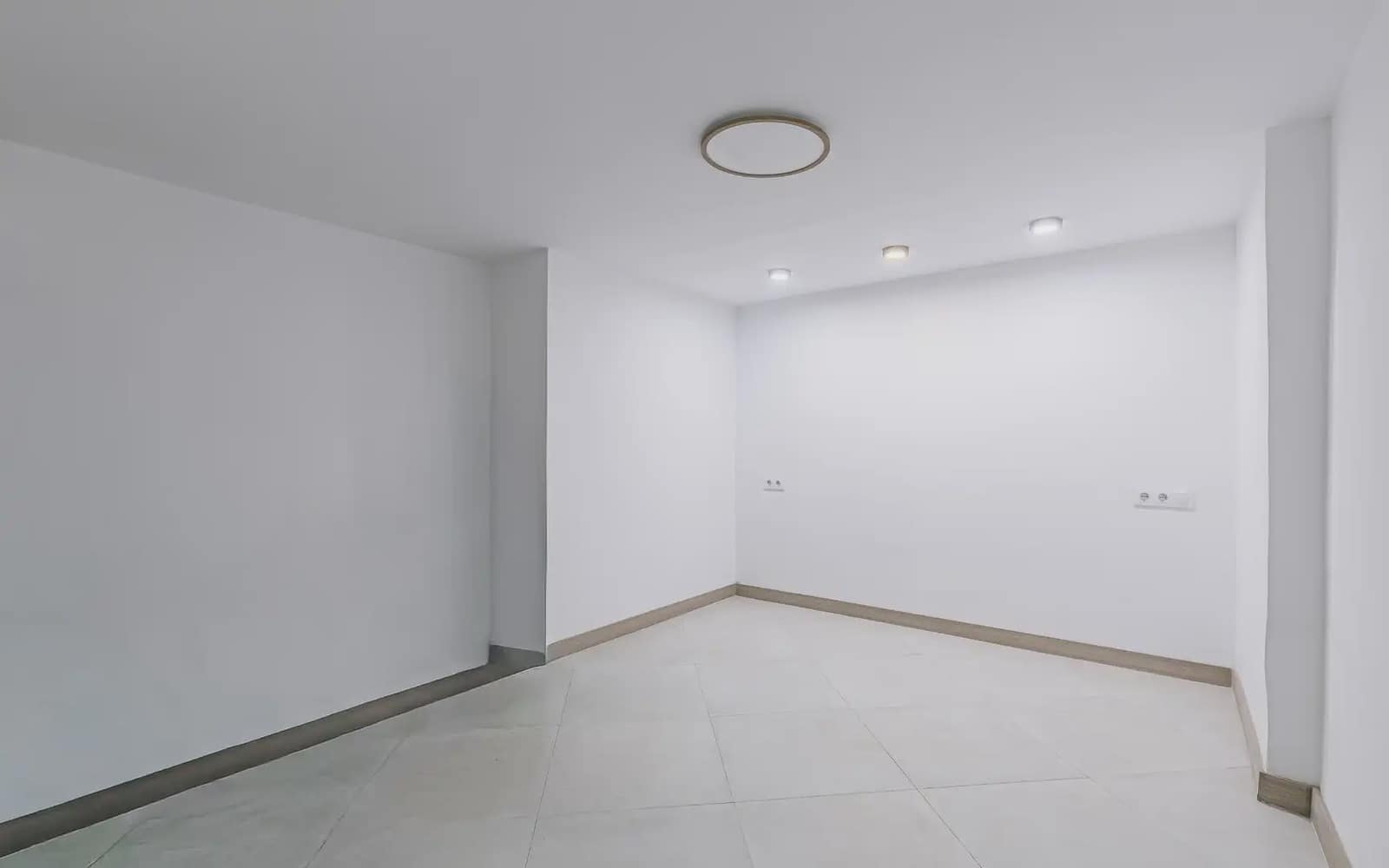 4 sovrum Lägenhet till salu i Barcelona stad - 389 000 € (Ref: 9781412)