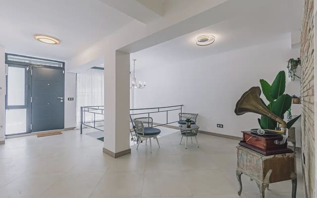 4 soverom Leilighet til salgs i El Poble Sec, Barcelona by - € 420 000 (Ref: 9781412)