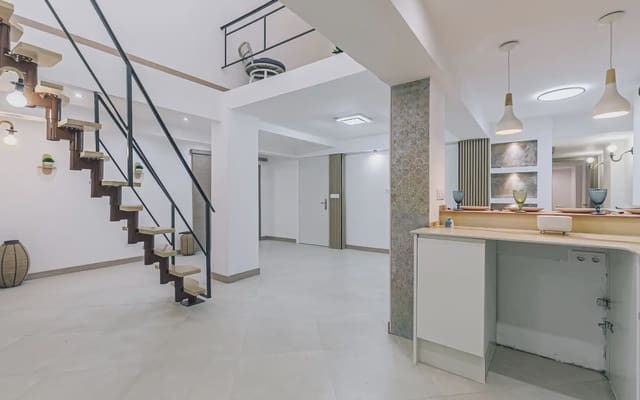 4 soverom Leilighet til salgs i El Poble Sec, Barcelona by - € 420 000 (Ref: 9781412)