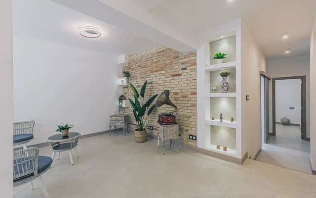 4 soverom Leilighet til salgs i El Poble Sec, Barcelona by - € 420 000 (Ref: 9781412)