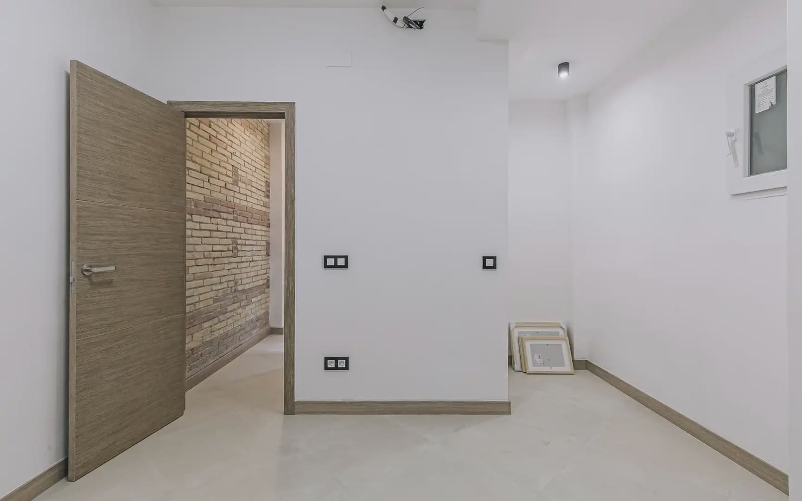 4 sovrum Lägenhet till salu i Barcelona stad - 389 000 € (Ref: 9781412)