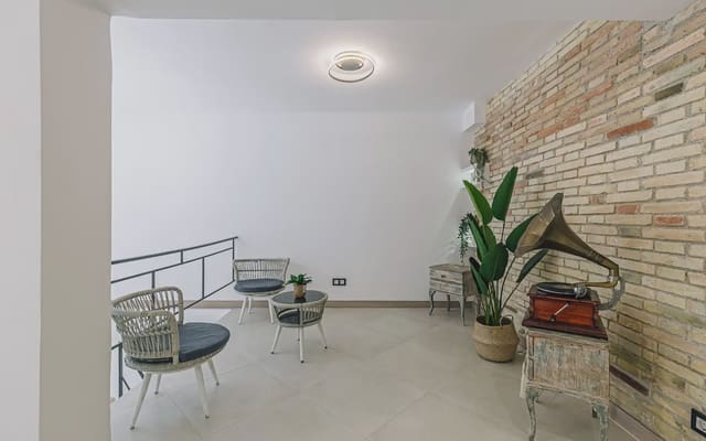 4 soverom Leilighet til salgs i El Poble Sec, Barcelona by - € 420 000 (Ref: 9781412)