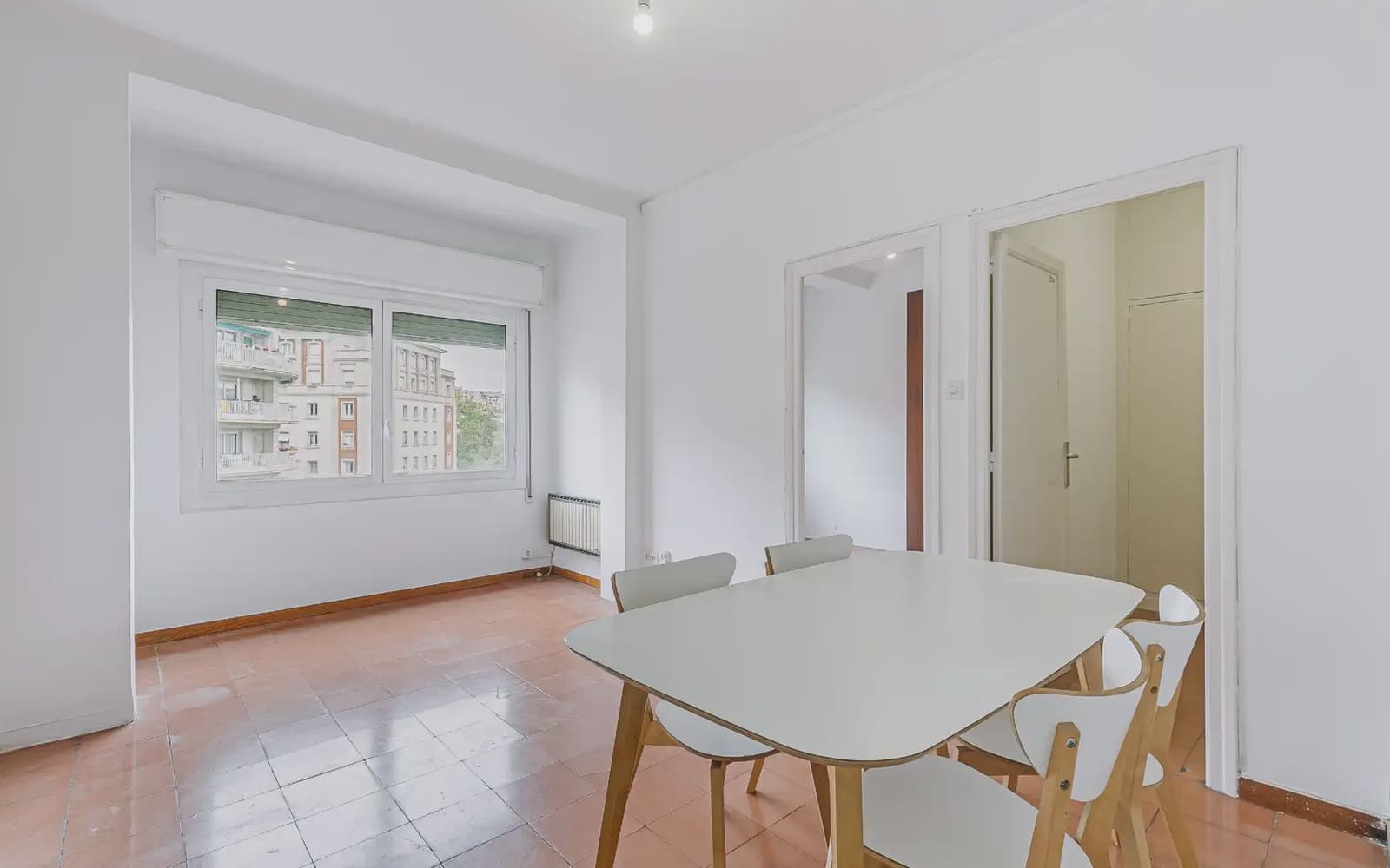 3 slaapkamer Flat te huur in Barcelona stad - € 913 (Ref: 9782360)