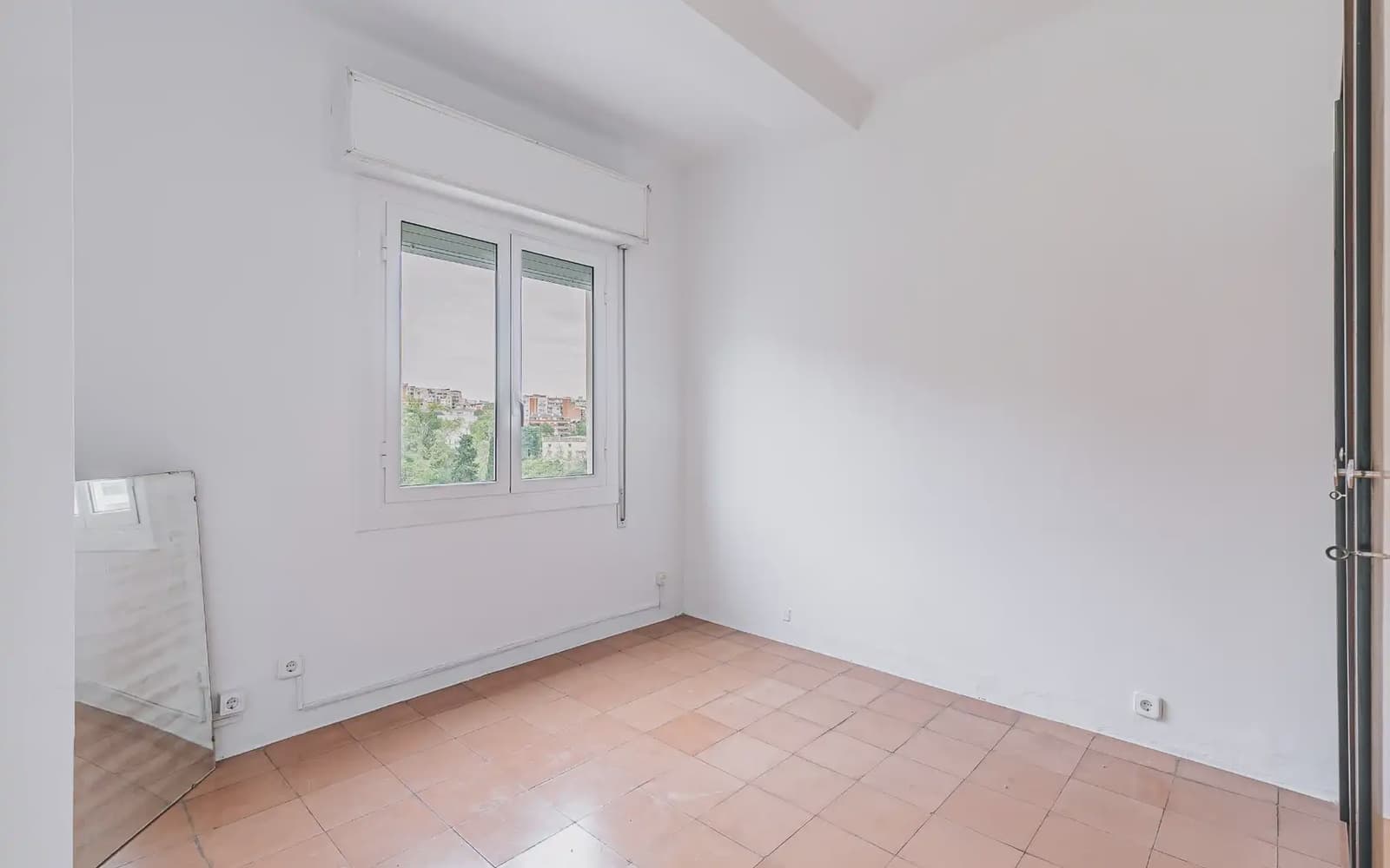 3 slaapkamer Flat te huur in Barcelona stad - € 913 (Ref: 9782360)