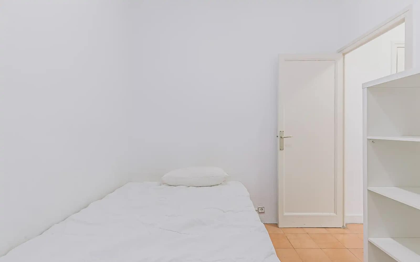 3 slaapkamer Flat te huur in Barcelona stad - € 913 (Ref: 9782360)