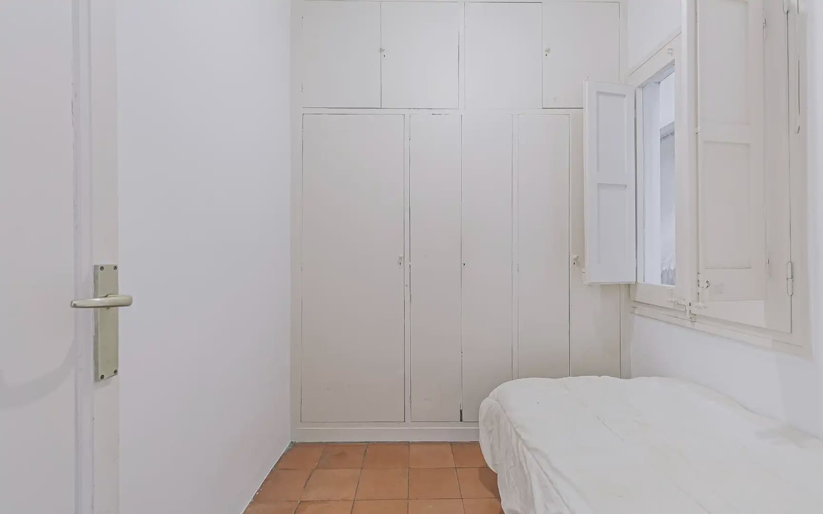 3 slaapkamer Flat te huur in Barcelona stad - € 913 (Ref: 9782360)