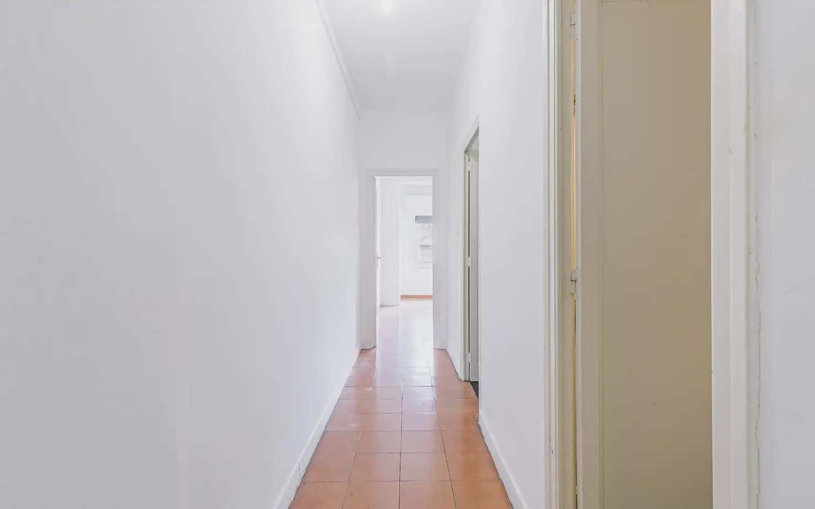 3 slaapkamer Flat te huur in Barcelona stad - € 913 (Ref: 9782360)