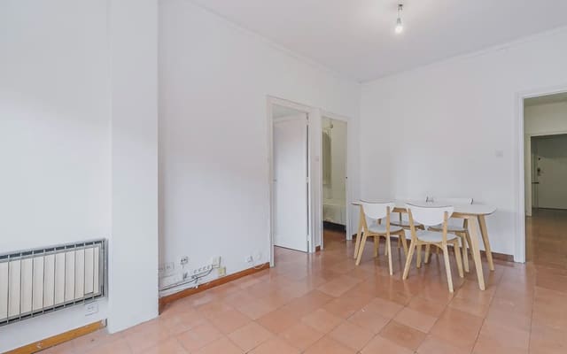 3 slaapkamer Flat te huur in El Baix Guinardó, Barcelona stad - € 913 (Ref: 9782360)