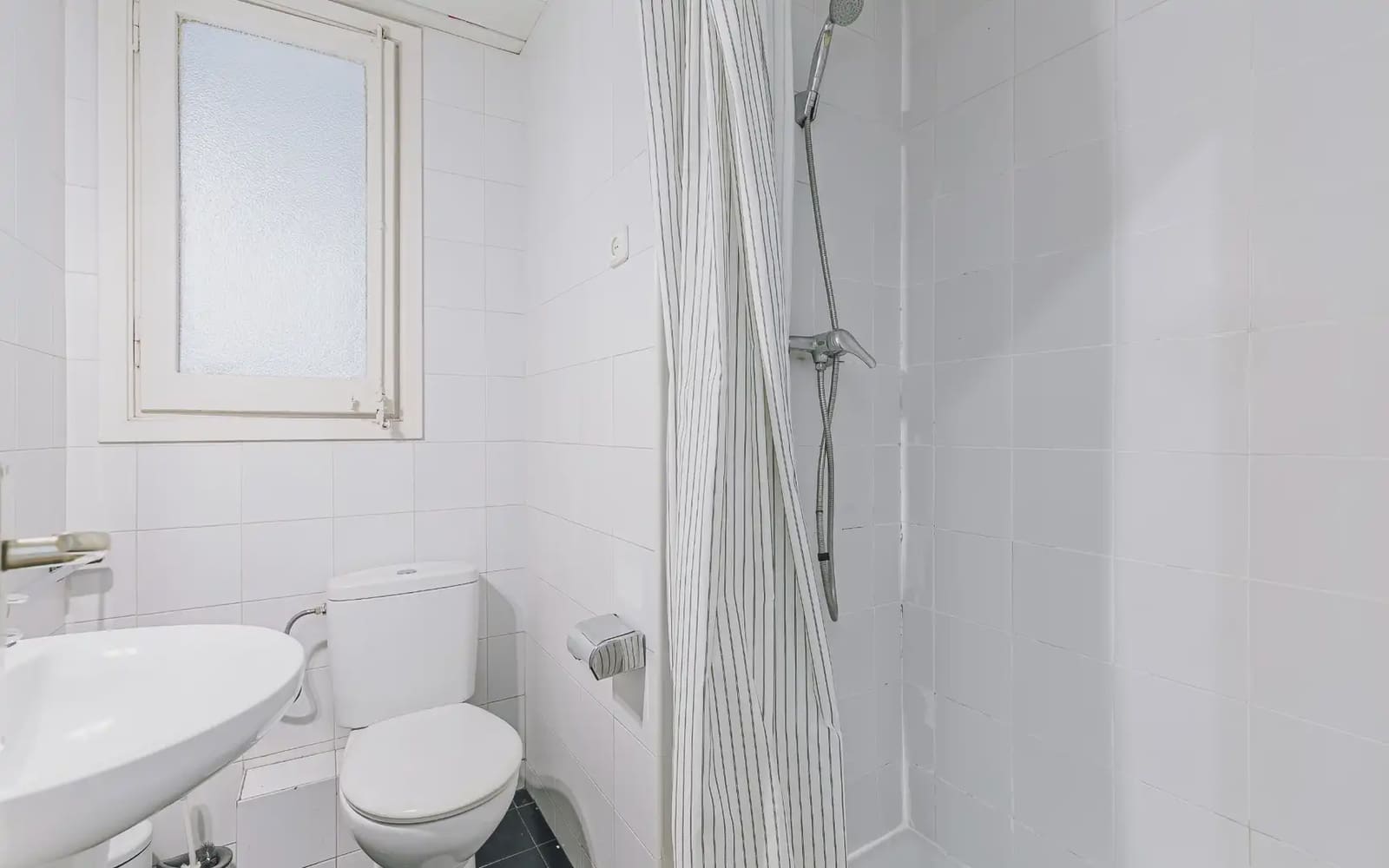 3 slaapkamer Flat te huur in Barcelona stad - € 913 (Ref: 9782360)