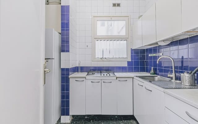 3 slaapkamer Flat te huur in El Baix Guinardó, Barcelona stad - € 913 (Ref: 9782360)