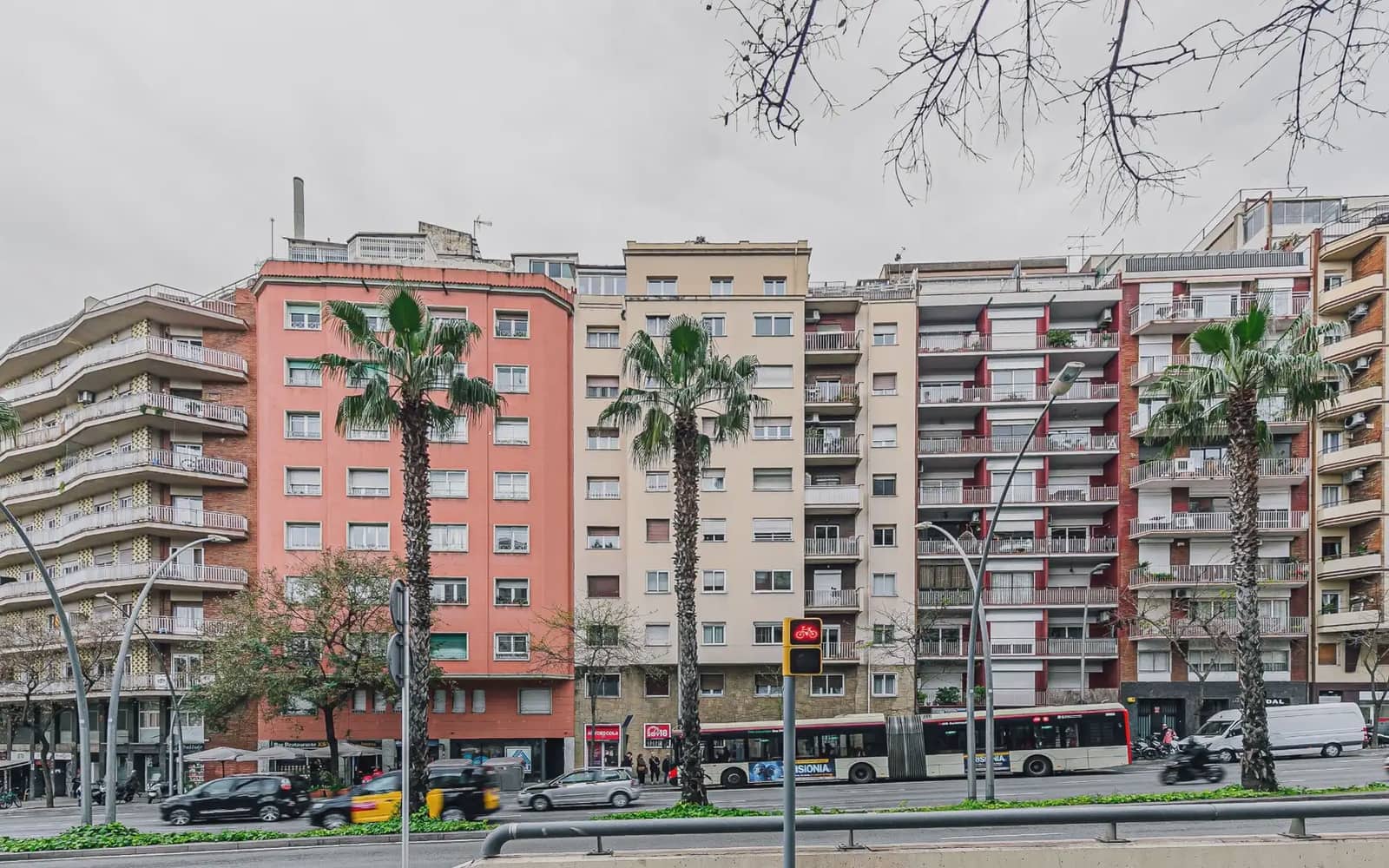 3 slaapkamer Flat te huur in Barcelona stad - € 913 (Ref: 9782360)