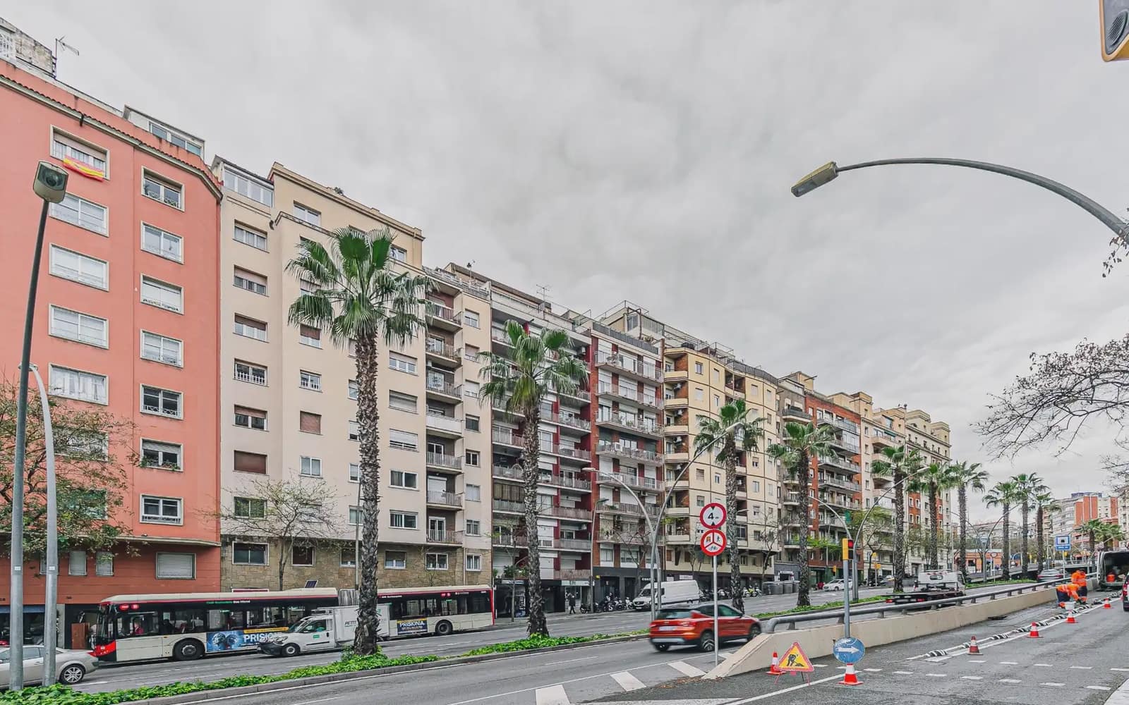 3 slaapkamer Flat te huur in Barcelona stad - € 913 (Ref: 9782360)